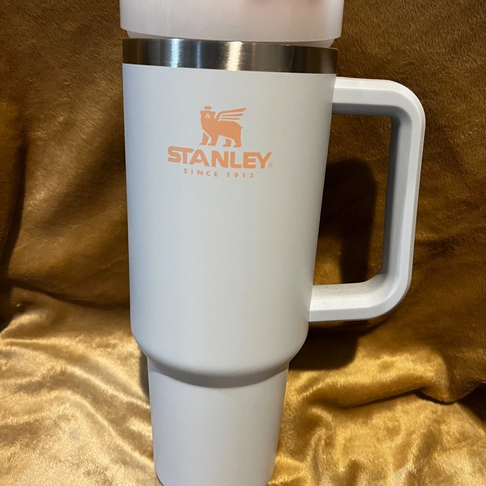 Stanley Adventure Quencher 40 oz - RARE color - Cloud